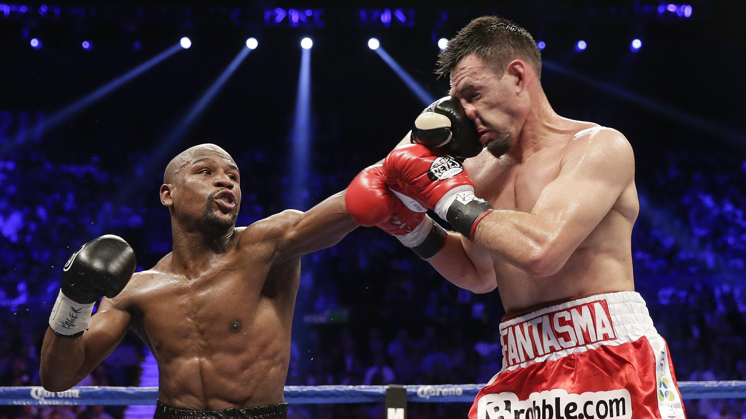 中国足球职业联赛推进球员场外行为规范,足球场人员